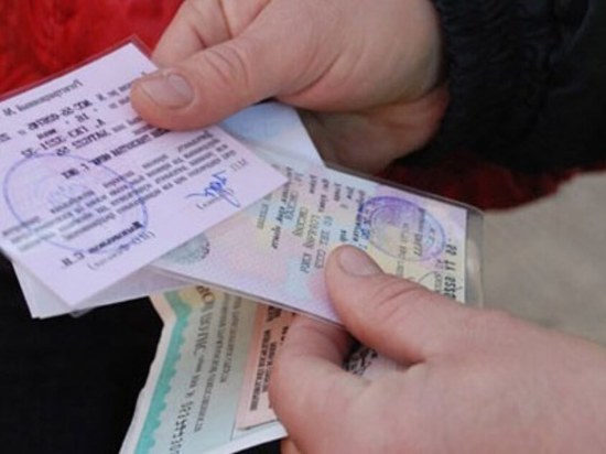 В Костромской области ГИБДД выявило великовозрастного водителя с фальшивыми правами