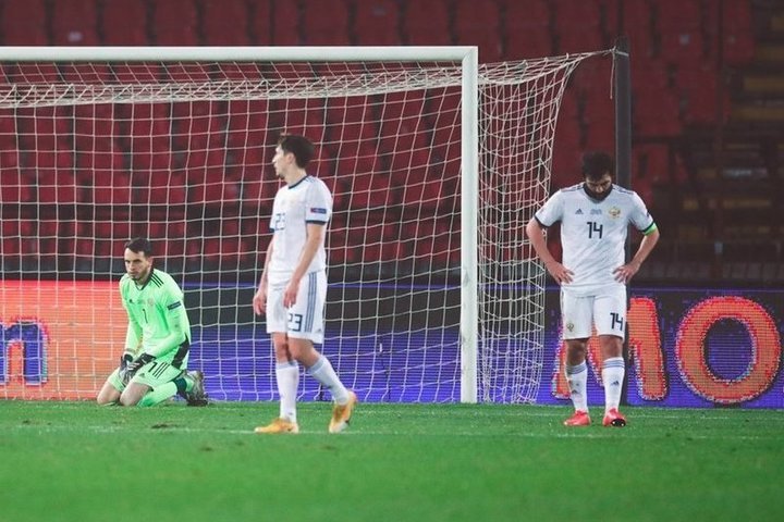 Разгромное поражение от сборной Сербии (0:5) разозлило болельщиков сборной России