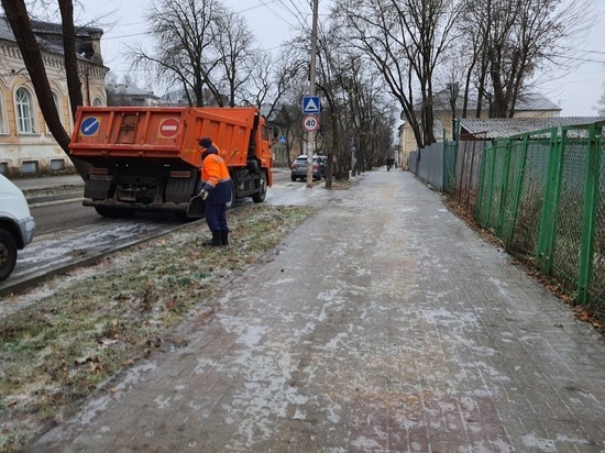 Владислав Шапша оценил работу коммунальщиков Калуги после ледяного дождя