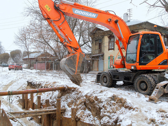 После коммунальной аварии на улице Зеленодольской начался ремонт