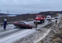 В Мурманской области, на 1437 километре федеральной трассы Р-21 «Кола», в районе озера Портлубол, произошло дорожно-транспортное происшествие с участием двух легковых автомобилей