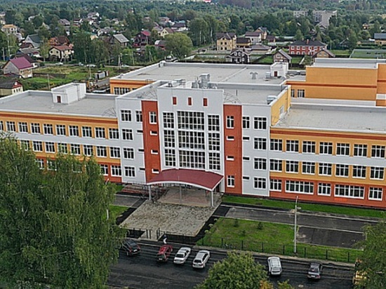 Новая школа в Рыбинске пошла трещинами.
