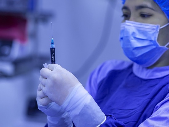 В Петербург поступят 4 667 доз вакцины от коронавируса