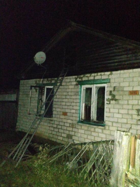 В Шумячах сгорел жилой дом из-за неосторожности курильщика