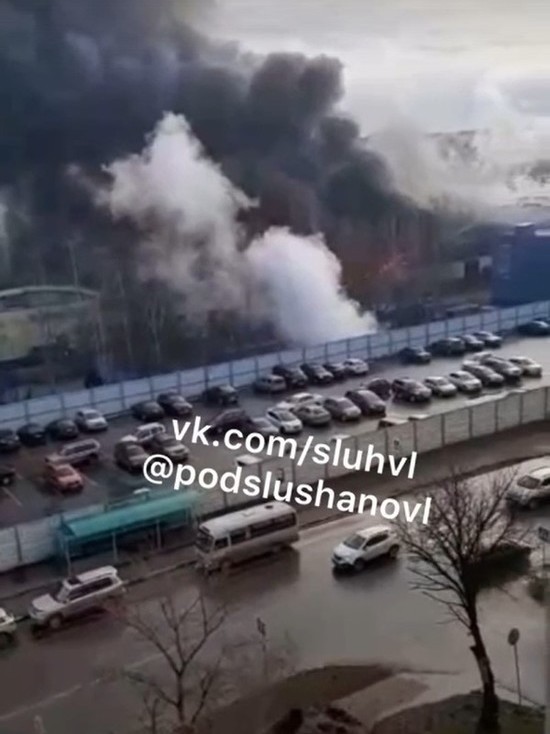 Крупный пожар вспыхнул на великолукском заводе электротехнического оборудования