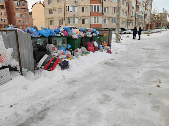 Калмыцкая столица после обильного снегопада тонет в мусоре
