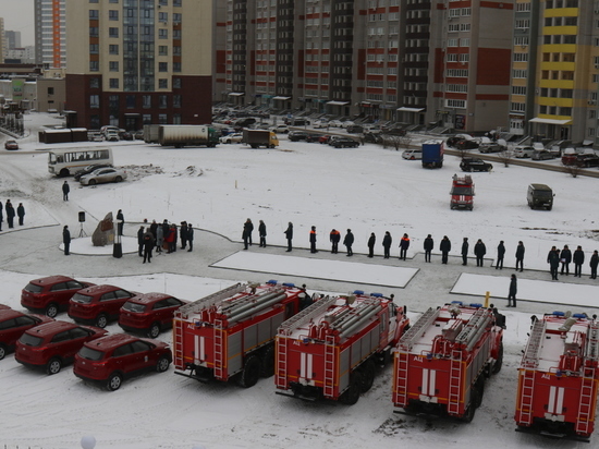 В Барнауле открыли памятную аллею в честь пожарных и спасателей