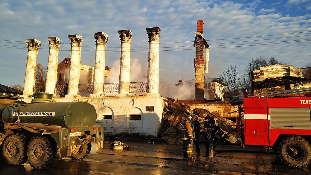 Пожар уничтожил памятник культуры: фото сгоревшего дома Барковых в Касимове