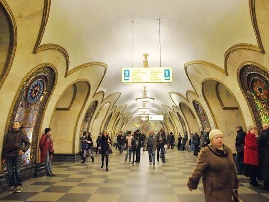 Вестибюль станции «Новослободская» метро в Москве закрыли на год