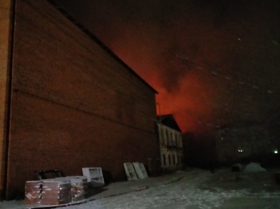 В Ивановской области сгорело большое производственное здание