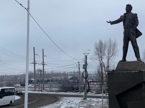 В Черемхово установили первый в Приангарье памятник Маяковскому