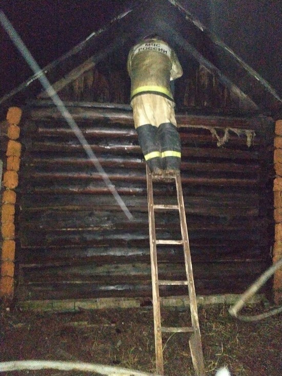 В Руднянском районе тушили баню