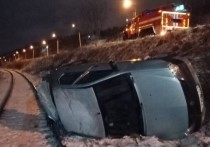 В городе Мурманске в ночь с 21 на 22 ноября 2020 года произошло дорожно-транспортное происшествие с участием легкового автомобиля