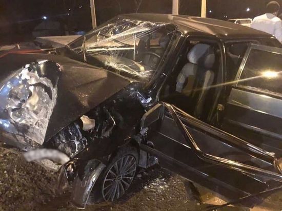 Легковушка в Новокузнецке влетела в тополь, есть пострадавший