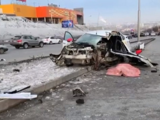 В Башкирии водитель иномарки погиб, врезавшись в столб