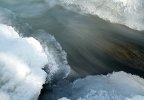 Горные реки в верховьях рек Куюмка и Чемалка начали оттаивать и лед на них вскрылся