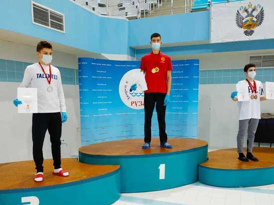 Ещё две золотых медали в копилке пловца из Серпухова