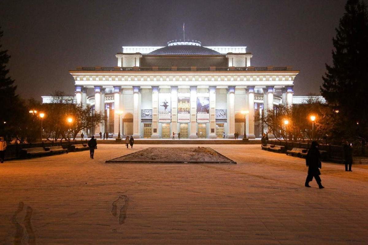 театр оперы и балета зимой