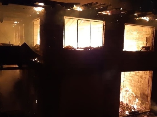 В Барнауле за ночь сгорело два гаража