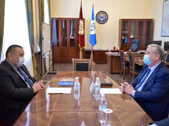 И.о. мэра Бишкека Тулобаев встретился с послом Казахстана