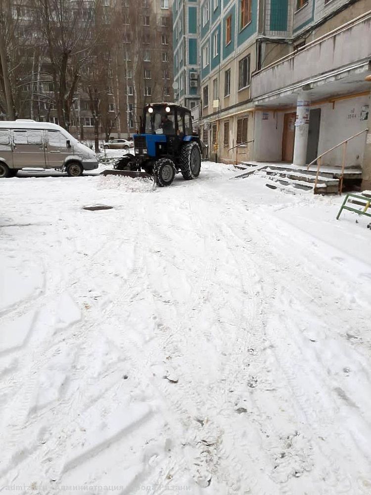 Мэрия показала, как в Рязани убирают дворы от снега и наледи
