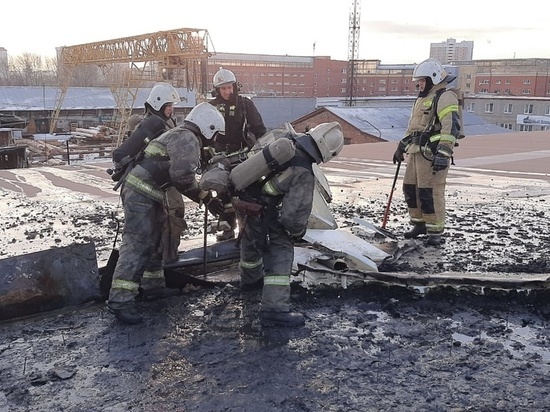 В Екатеринбурге в промзоне произошел крупный пожар