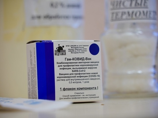 42 медика на Колыме проверили на себе вакцину от COVID-19