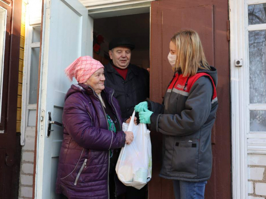 Волонтёры доставляют продукты и лекарства жителям края