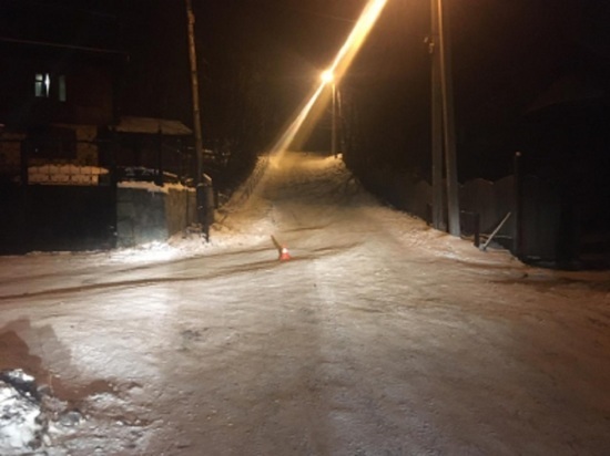 Горно-алтайская полиция разыскивает водителя, который сбил катавшихся на снегокате детей