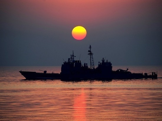 Адмирал назвал поведение эсминца США в заливе Петра Великого провокацией