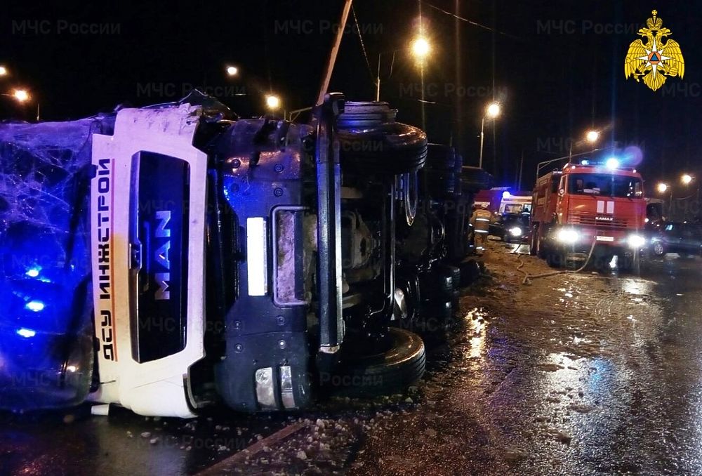 Первые кадры с места автокатастрофы с автобусом и фурой под Калугой
