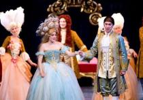 С 19 по 24 декабря 2020 года и со 2 по 10 января в Астраханском театре Оперы и Балета на сцене Большого зала будет представлена музыкальная сказка «Хрустальный башмачок»
