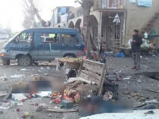 В результате теракта на рынке афганского города погибли 17 человек