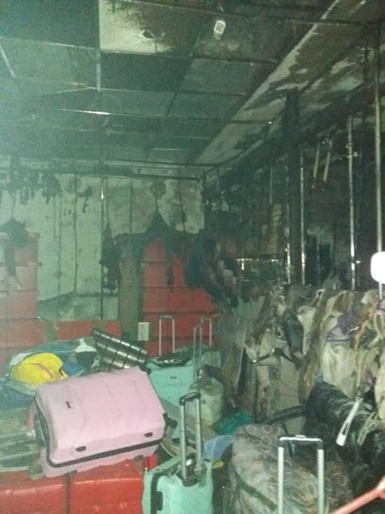 В Нижнеудинске на центральном рынке сгорел павильон одежды
