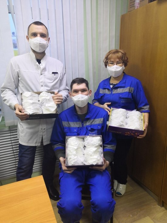 Ателье Надыма подарило партию масок станции скорой помощи