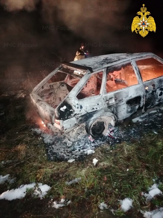 Два автомобиля сгорели за ночь в Калужской области