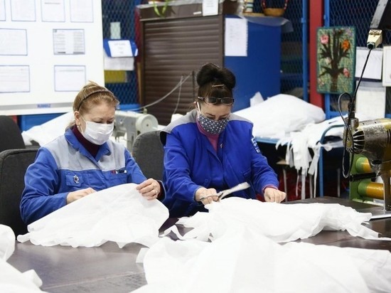 «КАМАЗ» подарит астраханским медикам защитные костюмы и респираторы