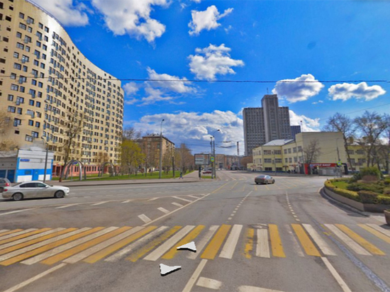 Путаница на пересечении улицы Мастеркова и Ленинской слободы возникает из-за работы светофора