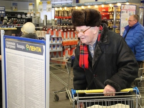 Соцработников пустят в карельские магазины вместе с людьми старше 65