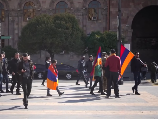 Оппозиция в Армении планирует добиваться отмены военного положения