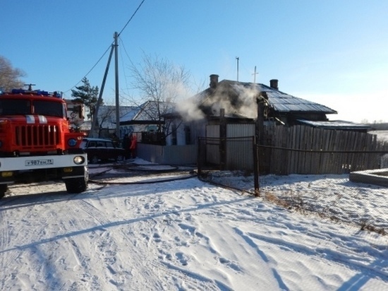 В загоревшемся двухквартирном доме в Хакасии погиб ребенок