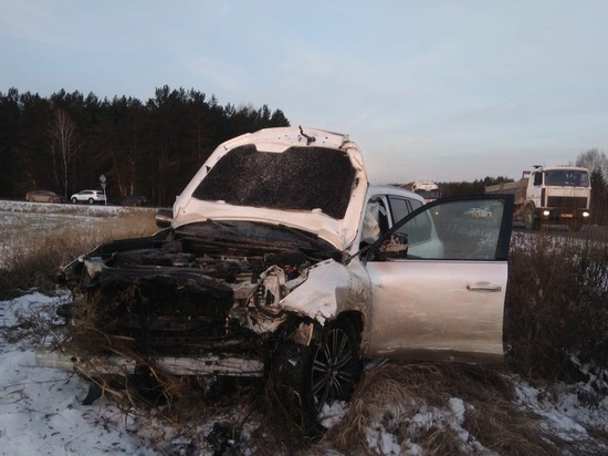 На свердловской дороге после ДТП с Лексусом погиб водитель ВАЗ-2107
