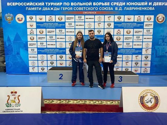 Спортсменки из Нового Уренгоя завоевали «серебро» и «бронзу» на всероссийских соревнованиях по вольной борьбе