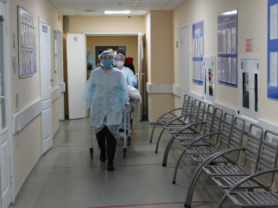 Волонтеры-медики помогают в краевой клинической больнице №2