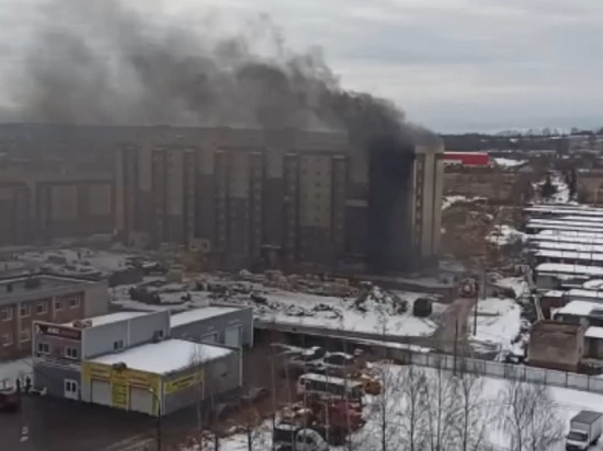 В Ярославле горит многоэтажка на улице Калинина