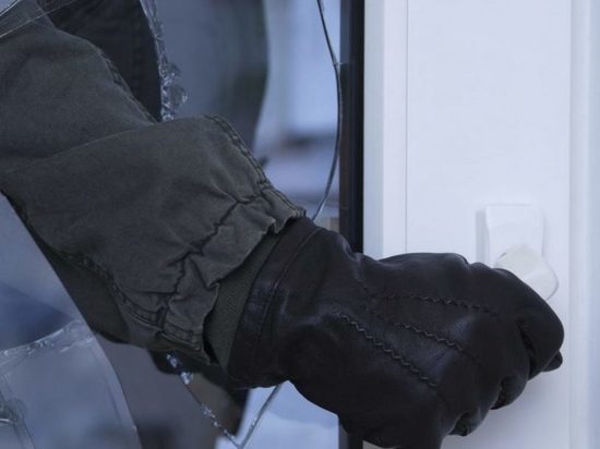Рязанская полиция раскрыла кражу из кафе по осколкам стекла