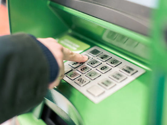 В Твери мужчина забрал чужие деньги из банкомата и пожалел об этом