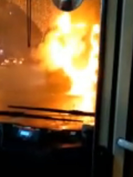 В центре Ярославля сгорел пассажирский автобус