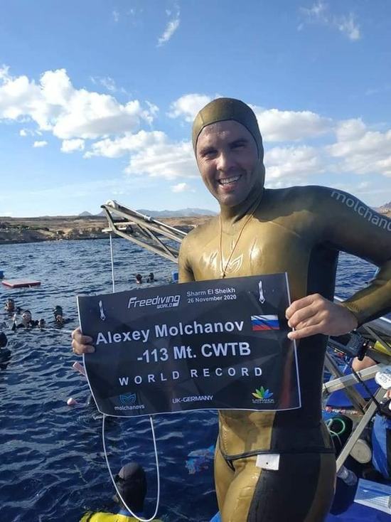 Россиянин установил новый мировой рекорд по погружению в глубину в ластах
