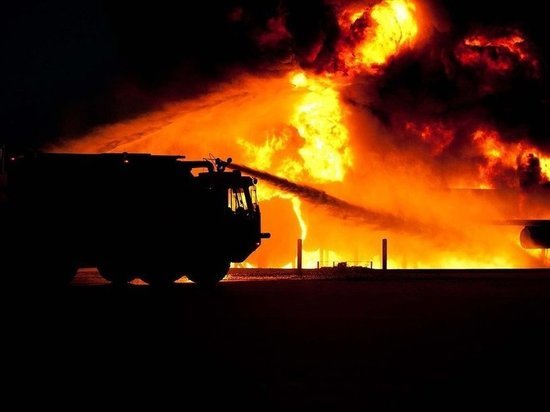 Крупный пожар случился на стройке в Кемеровском округе